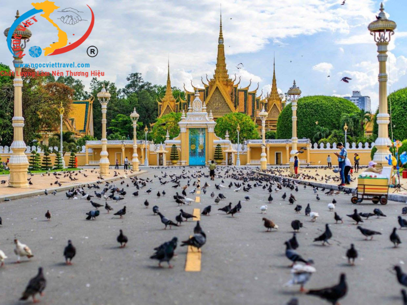 TOUR OF CAMBODIA - MOTHER OF MEKONG - PHNOM PENH